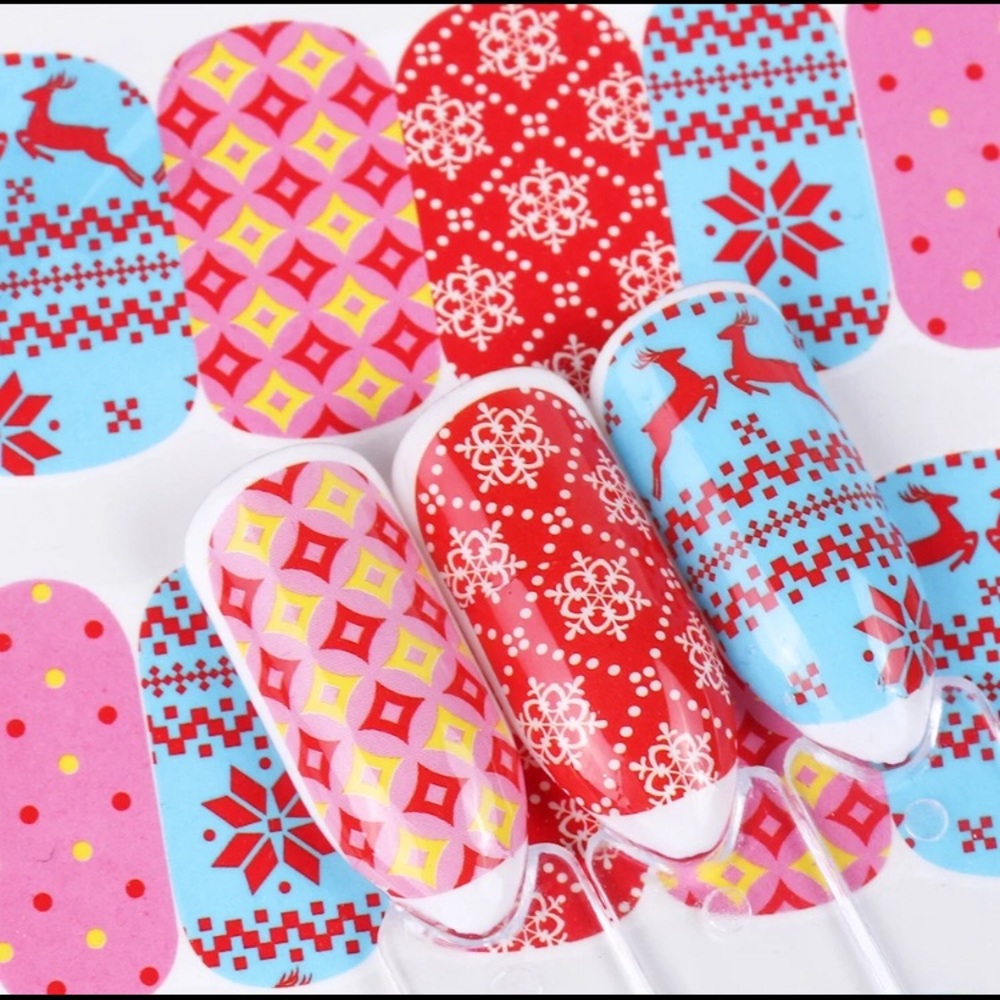 BRAND NEW CHRISTMAS NAIL BUNDLE - Picture 1 of 9